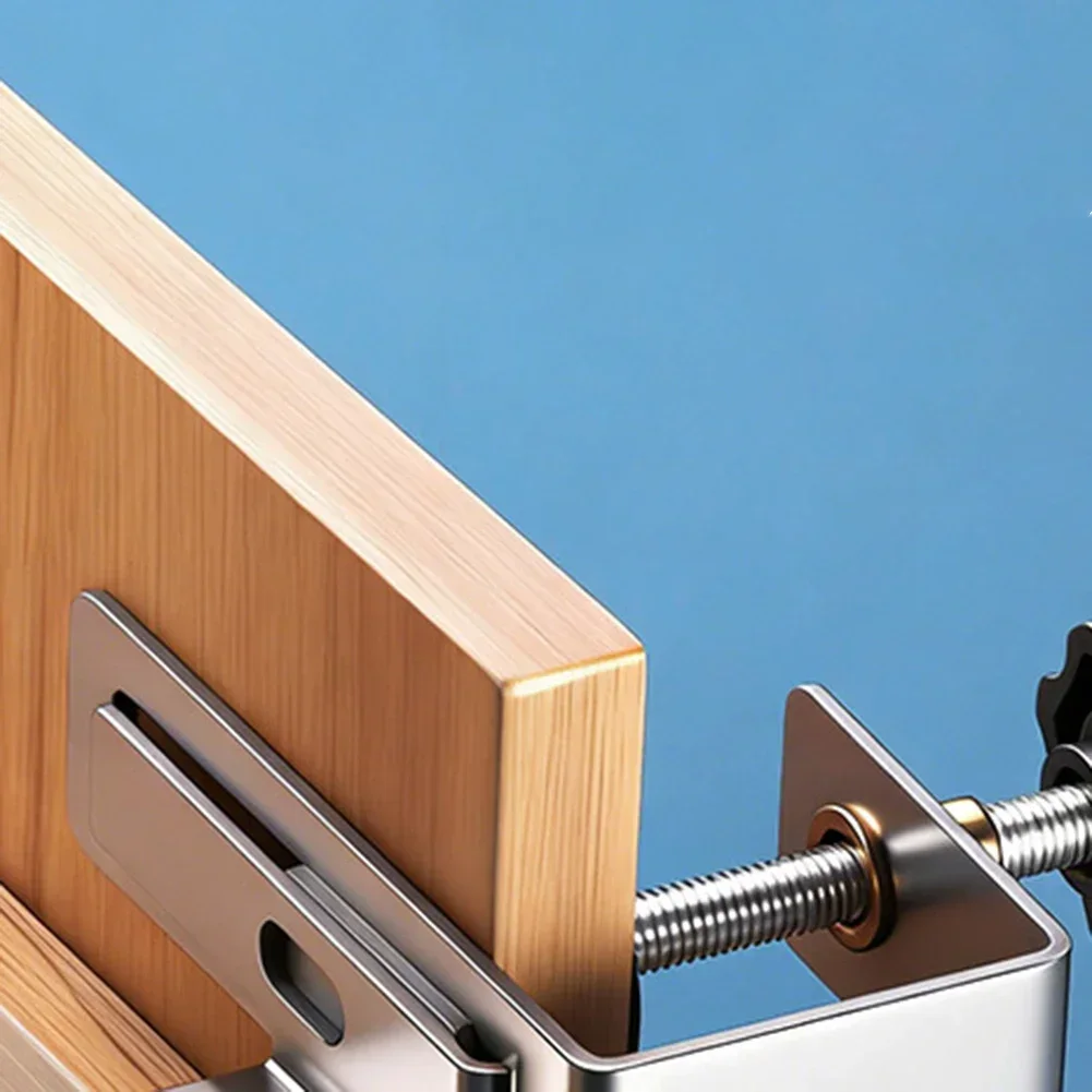 

Регулируемые металлические зажимы для позиционирования фасадов ящиков при работе с деревом, обеспечивающие равномерное расстояние и точную интеграцию шкафов