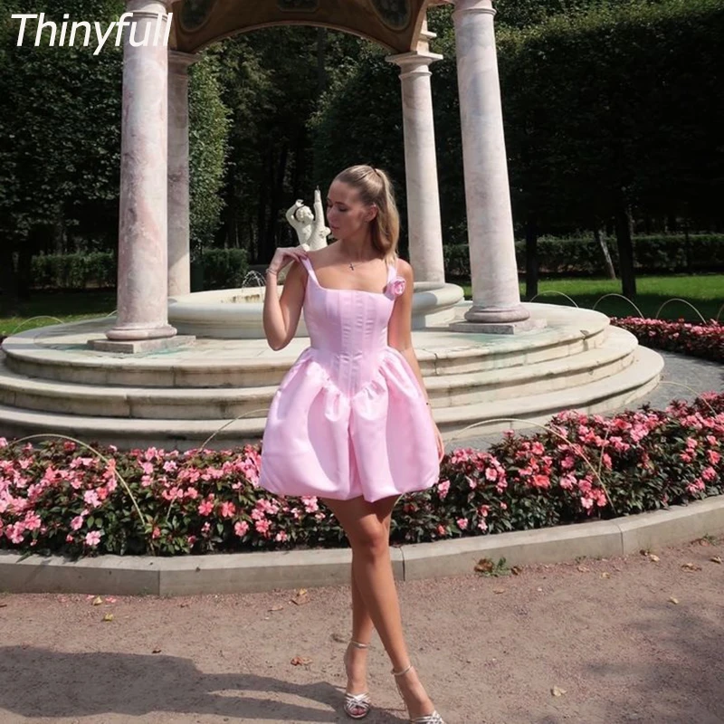 

Thinyfull A-line Simple Satin Short Homecoming Dresses Square Neck Spaghetti Strap Mini 3D Flower Cocktail Prom Party Gowns