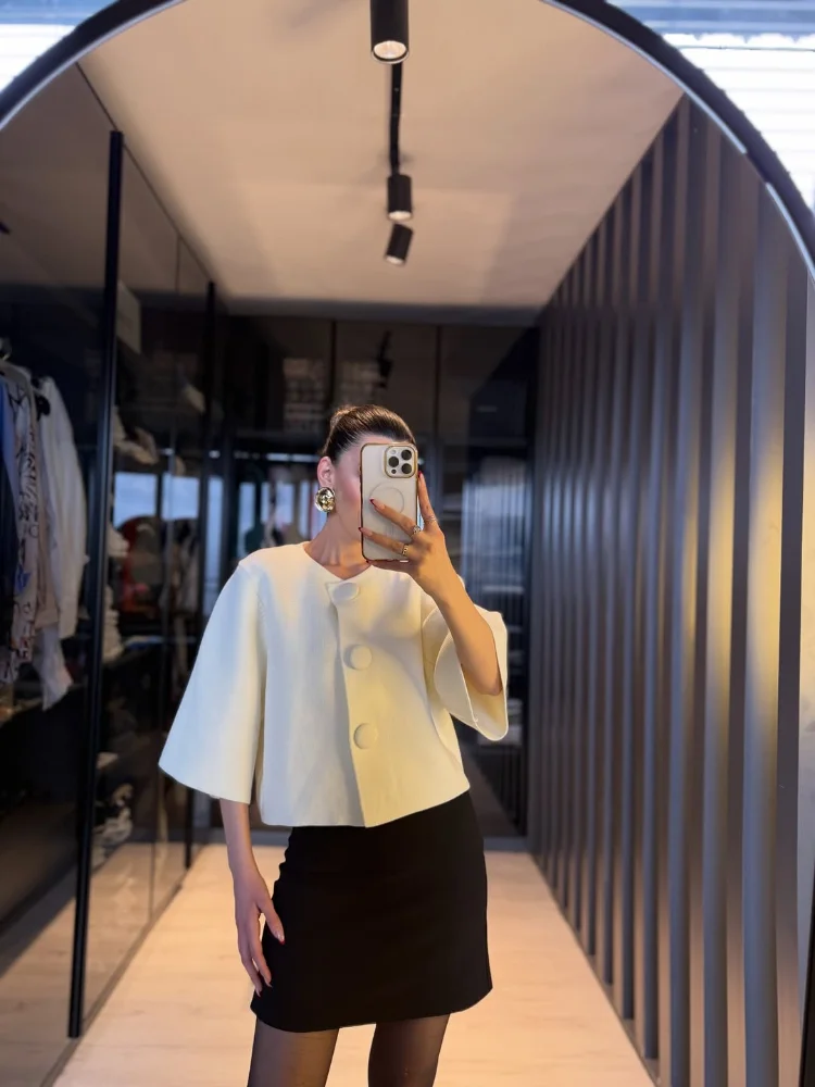 Elegant Knit Cardigan Women Fashion Sleeve Round Neck Big Button Loose White Coat Fall Office Casual Minimalist Outfit 2026