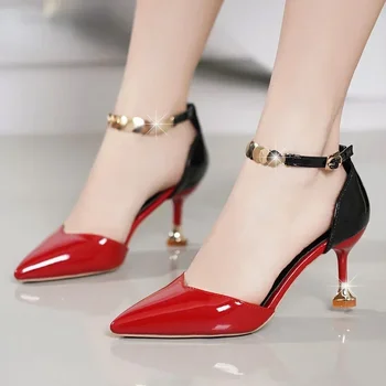 2024 zapatos de mujer แฟชั่นสำหรับผู้หญิงหวานแหววหัวแหลมสายรัดส้นเข็มรองเท้าส้นสูงสำหรับผู้หญิงแนวปาร์ตี้สีแดงสุดเท่รองเท้าส้นสีขาว