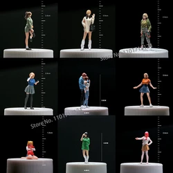 Mini 1/64 City Walk Girl Male Figure Resin Diorama Street Scene Sand Table Character Micro-shooting Prop Model for Car Vehicles