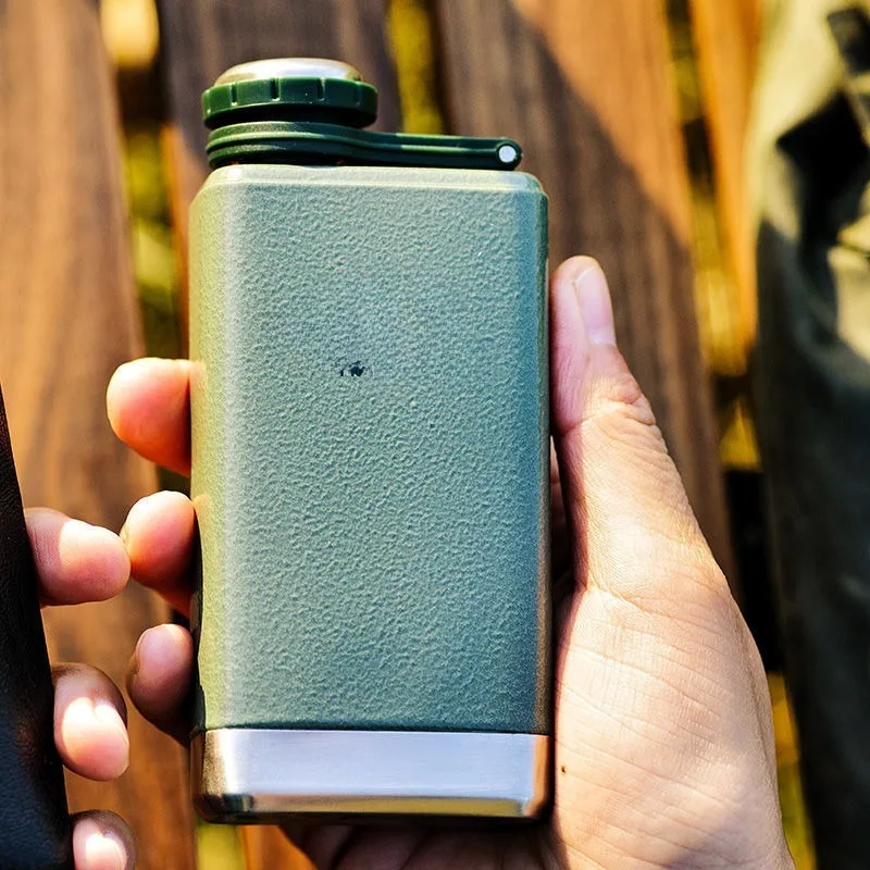 

Easy to use, durable and practical household outdoor mini wine jug, stainless steel portable portable white