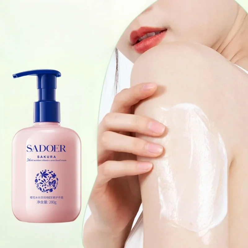 

Увлажняющий крем для рук с витамином Е Sakura, 280 г, содержит гиалуронат натрия, экстракт центеллы азиатской, экстракт цветков вишни и другие ингредиенты, благоприятные для кожи, обладает шелковистой и мягкой текстурой, освежает и не оставляет липкости, 