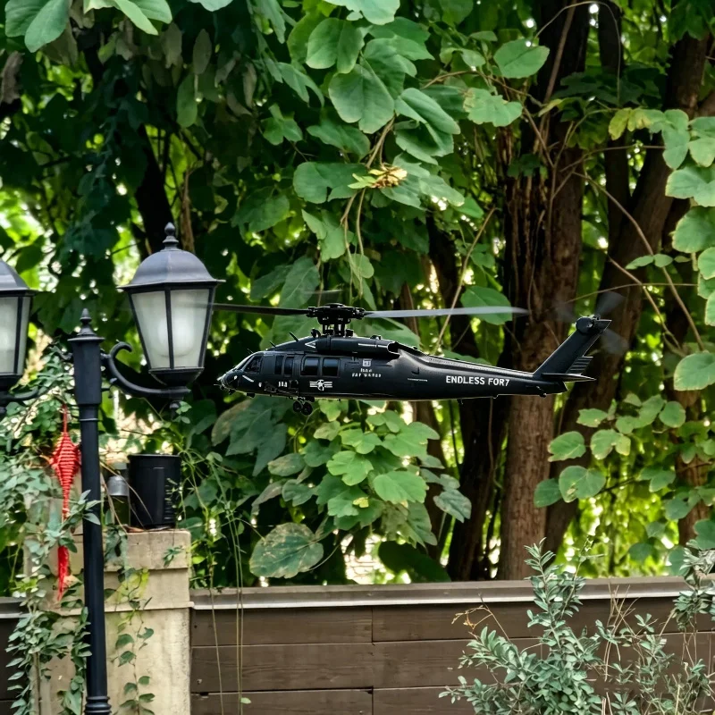 

Радиоуправляемый боевой вертолет JJRC Black Hawk 2.4G, модель 200, с имитацией полета в шесть разломах и перевернутым полетом одним нажатием