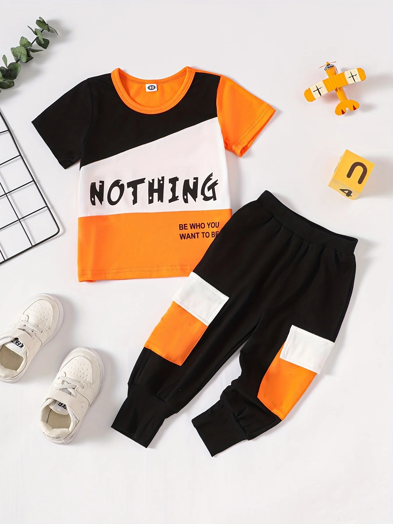 

Стильный повседневный праздничный комплект из двух предметов: худи с длинными рукавами и топ с короткими рукавами в стиле пэчворк