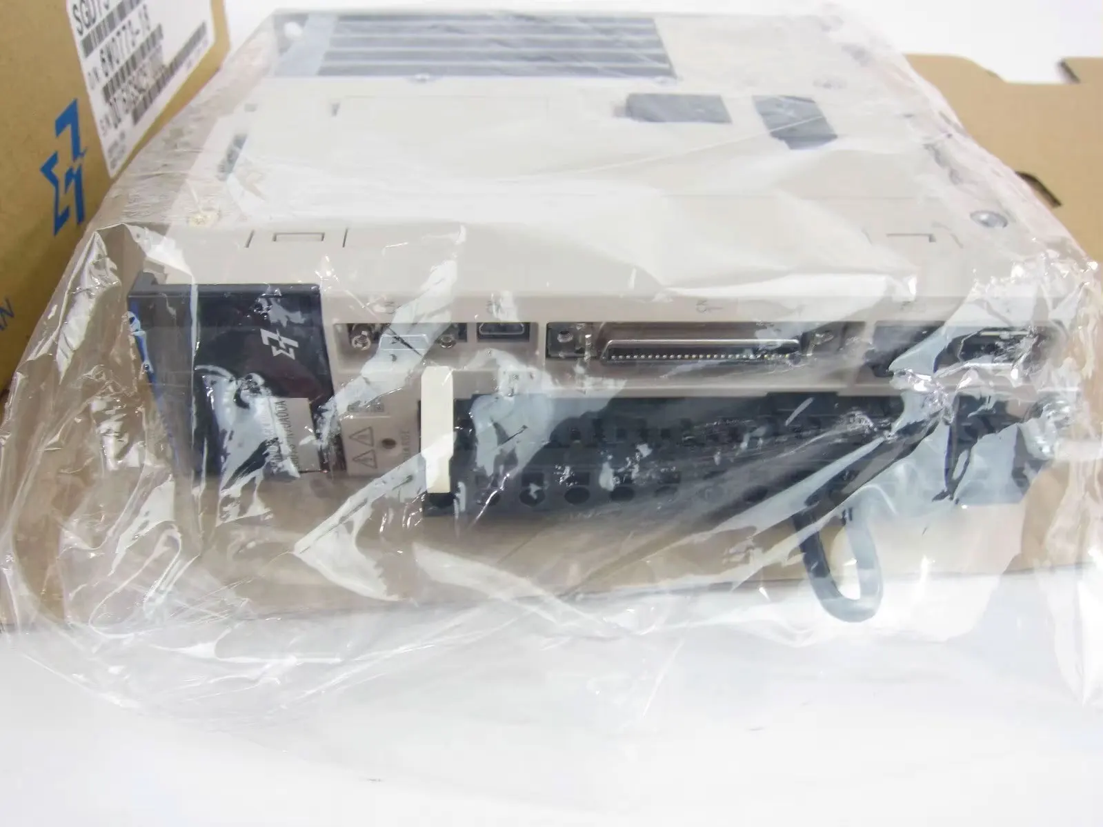 Brand New SGD7S-R70A00A SGD7S-R70A20A SGD7S-R70A10A SGD7S-R70A10A002 SGD7S-R70AA0A One Year Warranty