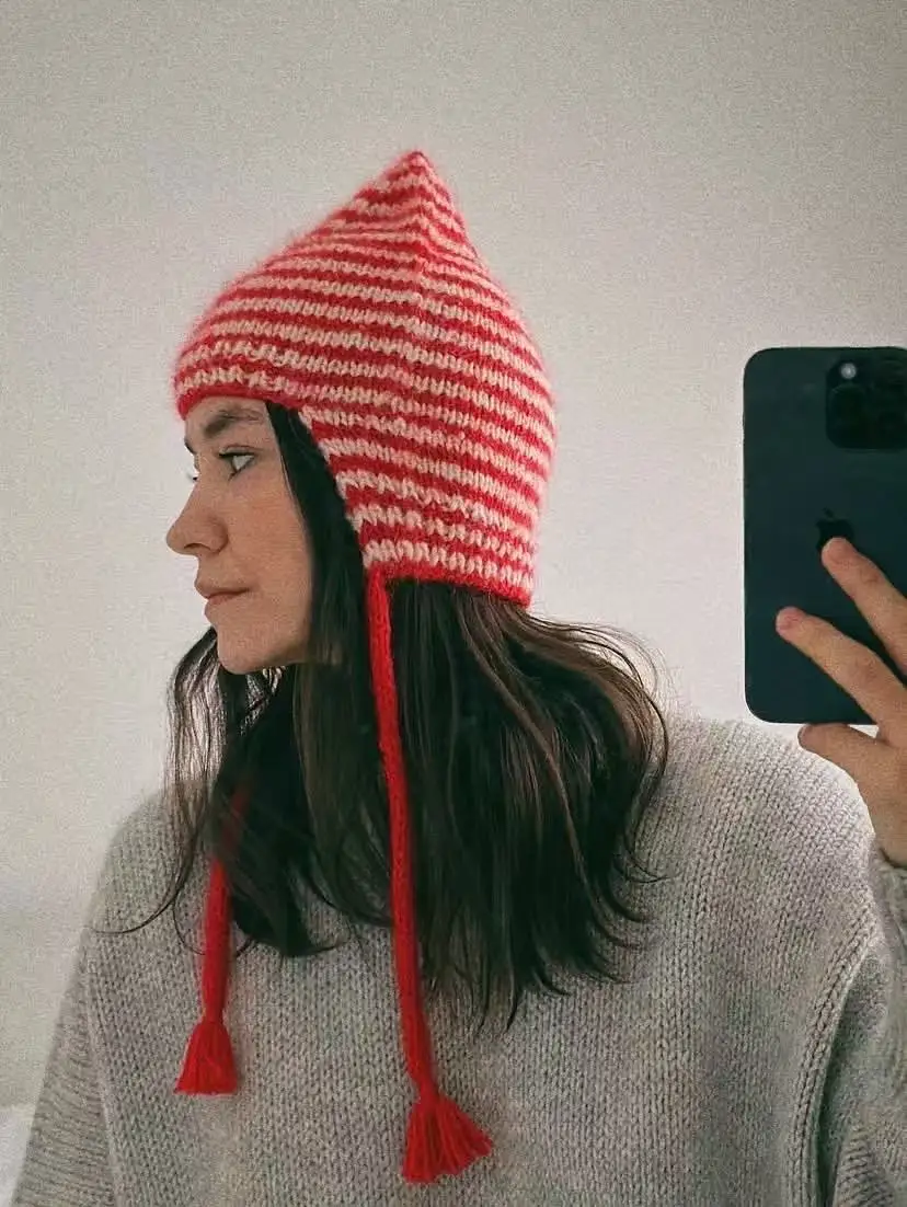 bonnet-tricote-a-rayures-coreen-pour-femmes-ideal-pour-l’automne-protege-les-oreilles-est-a-la-fois-mignon-et-elegant-et-met-en-valeur-le-visage