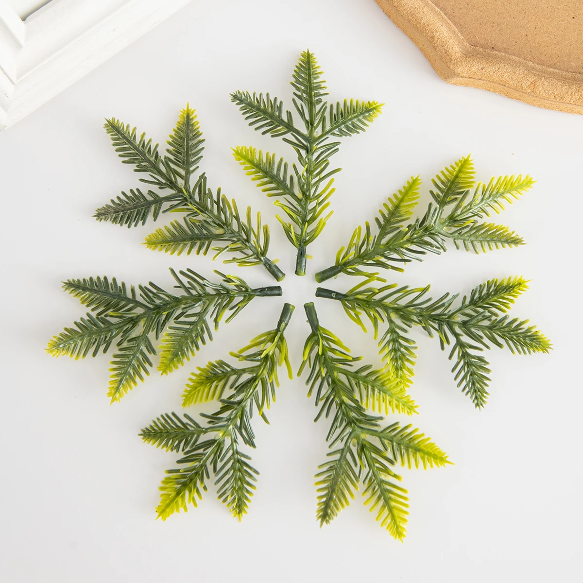 

Plastic Christmas Tree Artificial Plant Pine Needle Wreaths Home Outdoor Garden DIY Candy Scrapbook, Wedding Decor, 10Pcs, 20Pcs