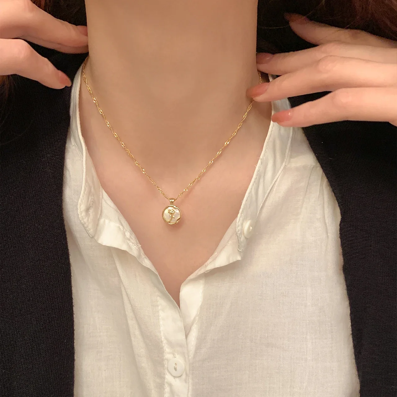 2025 New Irregular Round Shell Metal Rose Pendant Stainless Steel Necklace For Women\'s Sexy Neck Chain Party Luxury Jewelry