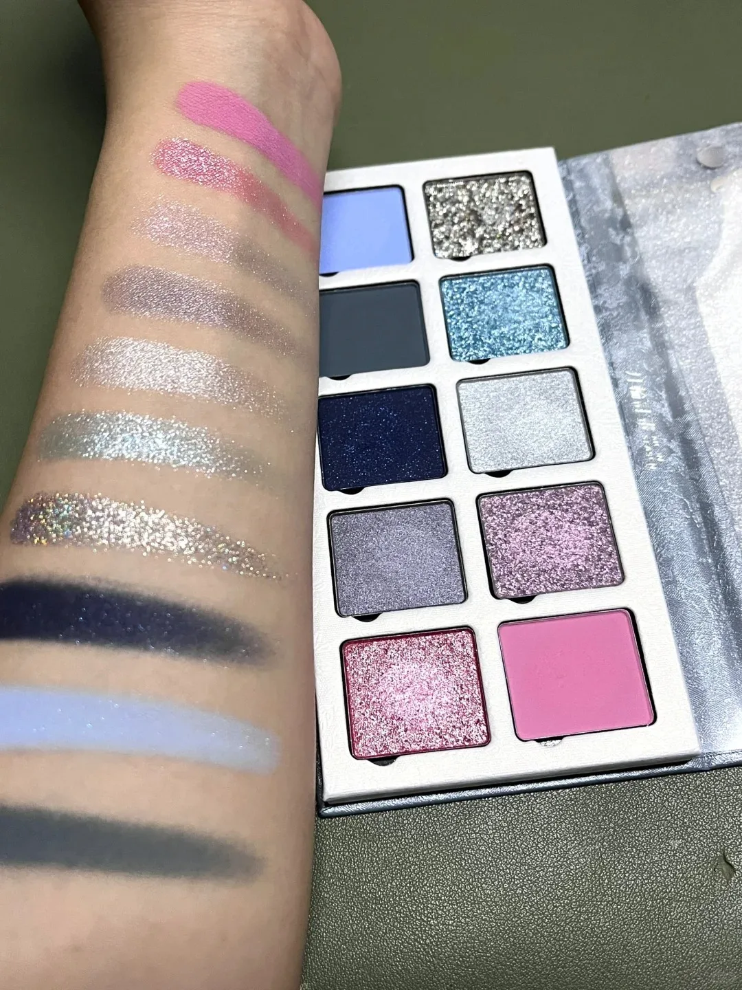 DRAMO Old Mushroom Co-name Y2K 10 ألوان ظلال عيون غير لامعة لامعة الحرباء لوحة ظلال عيون أخضر أصفر مكياج عيون