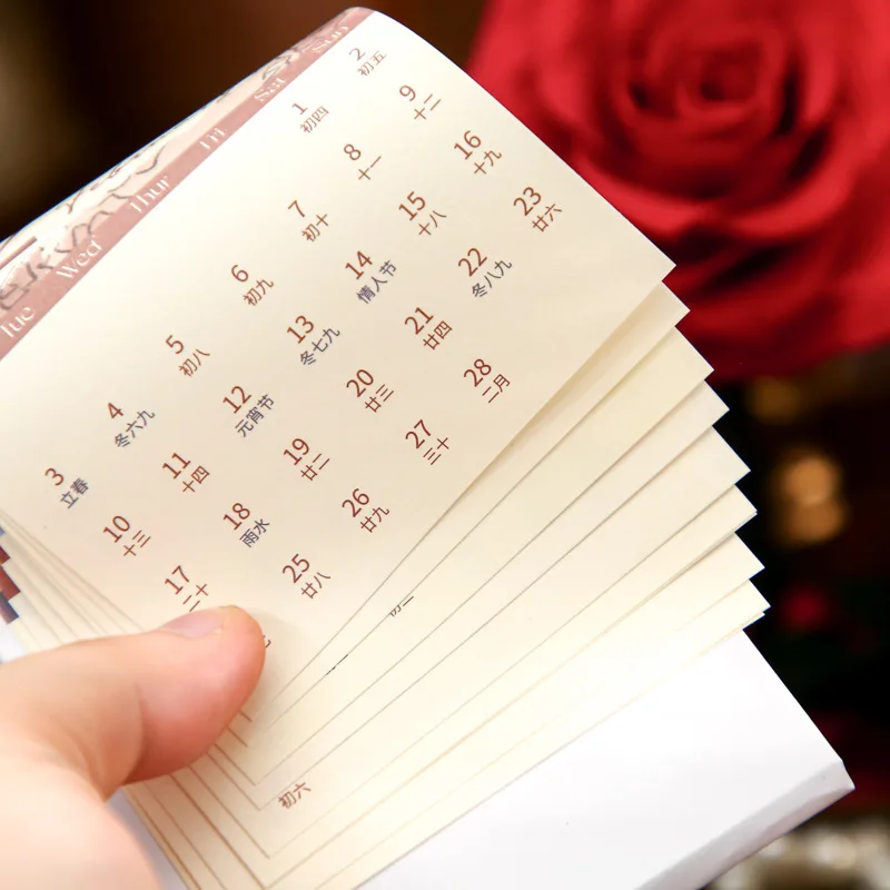 Mini calendrier en forme de rose pour fille, ornement de bureau creux rétro, note d'enregistrement mensuelle, licence scolaire et de bureau, décor de palissade, nouveau, 2025