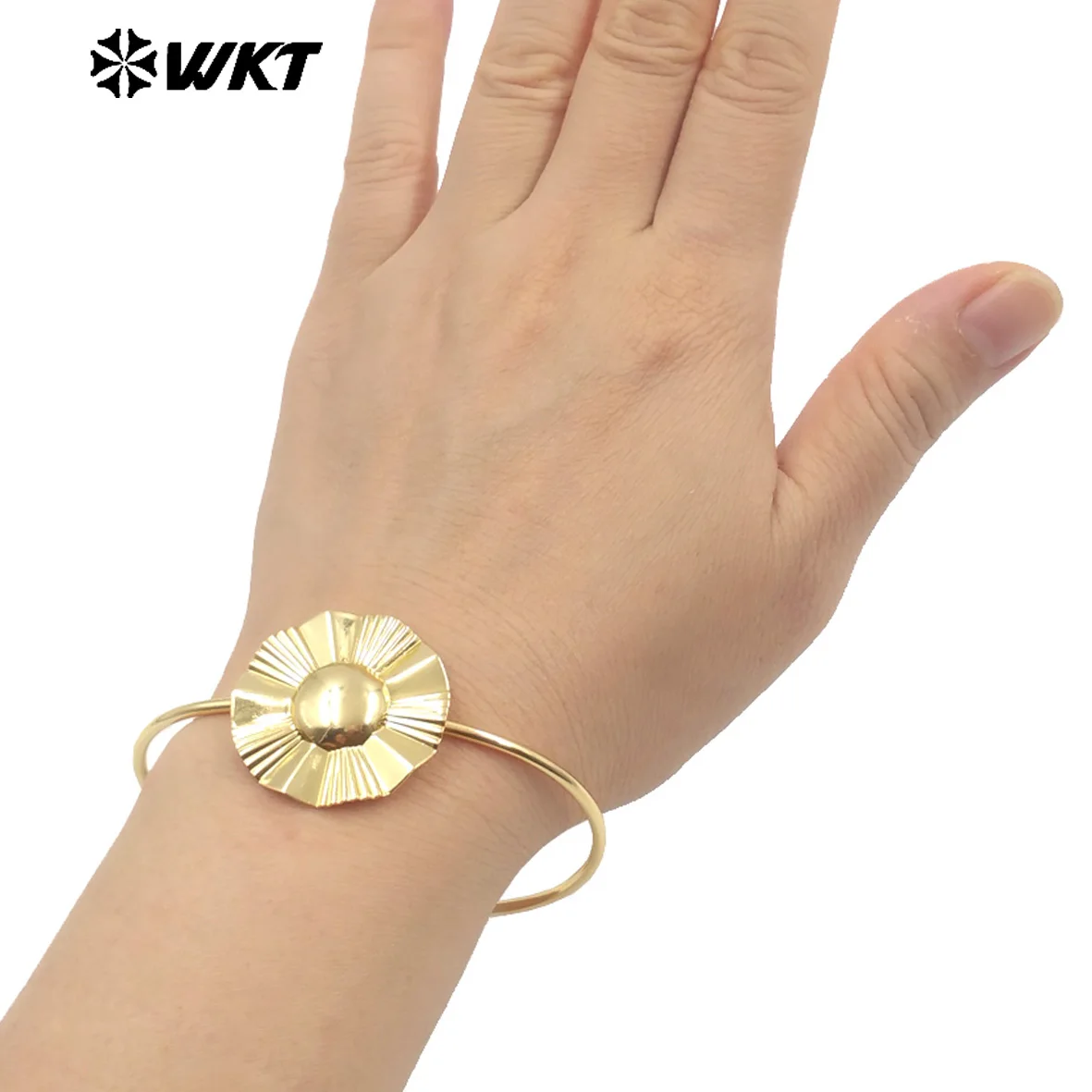 

WT-B686 New Style Beautiful Minority Popular Bangle With 18k Real Gold Plated For Girls Daily Decoration