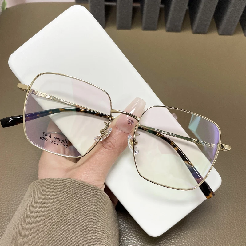 Vintage Retro Style Woman Eyeglasses Frame High Quality Titanium Material Glasses Woman Square Shape Computer Glasses