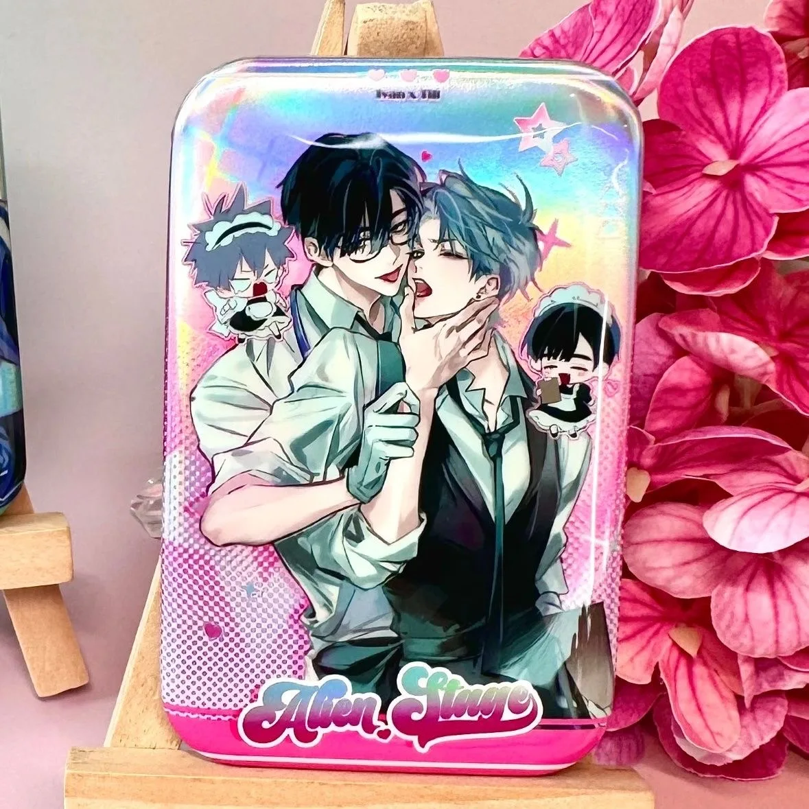 악마 모양의 무대가 티비를 둘러싸고 있는 코스프레 바 배지, 양철 브로치, 백팩 장식, 애니메이션 밀렛