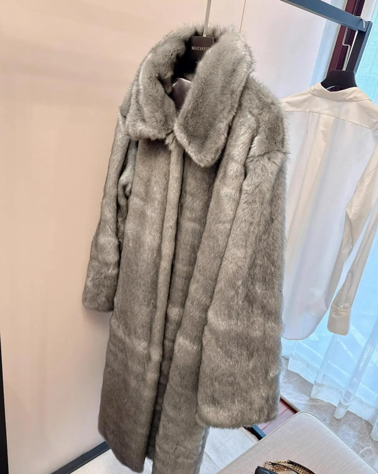 High Quality Winter Lapel Collar Hairy Shaggy Gray Faux Mink Fur Coat Women Long sleeve Furry Fur Warm Midi Outerwear Trendy