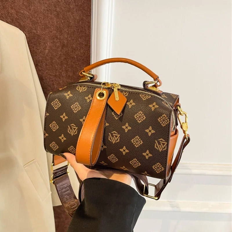 

2026 Women's Handbag With Leather Detail, Luxury Brand Crossbody Bag, Famous Designer Shoulder Tote For Elegant Classic Ladies