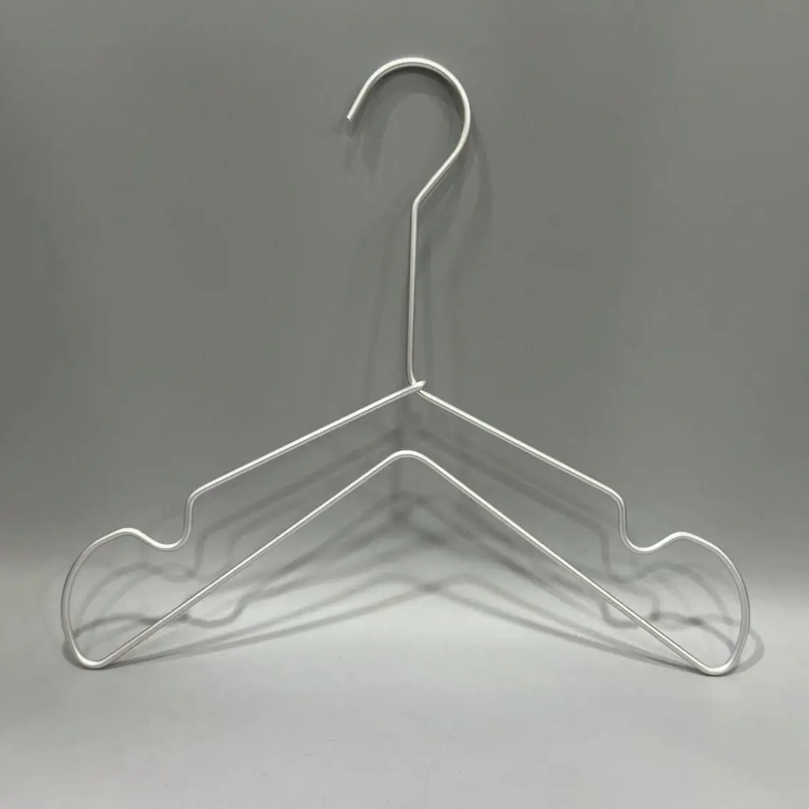 Silver Aluminum Alloy Metal Hangers Non-Slip Shoulder Grooves Clothes Hanger Space Saving Coat Hanger for Wardrobe Closet