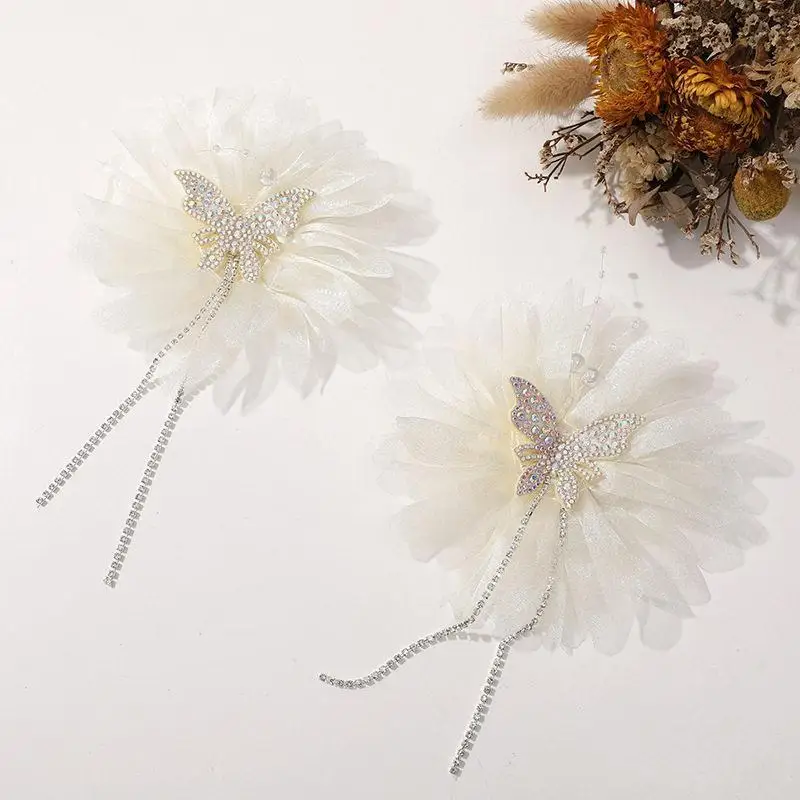 Weiche, flauschige Tüll-Haarklammern mit Strass-Schmetterling, funkelnden Kristallen und Quasten für Damen, geeignet für Hochzeiten und Partys. – Detail 8