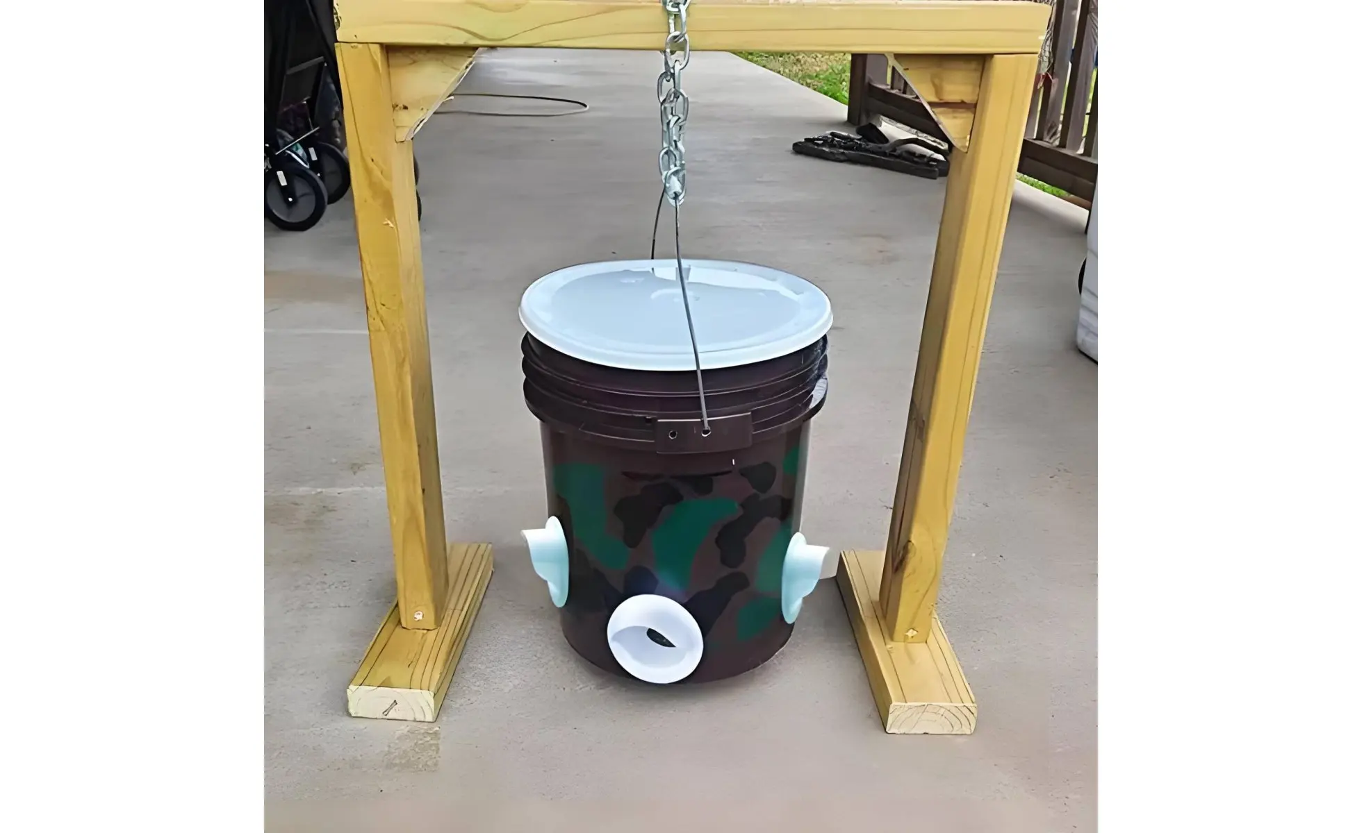Weighted Poultry Feeder Waste Reducing Automatic Chicken Feeder Chicken Feed Trough No Clogging Livestock Feeding Equipment Weighted Poultry Feeder Waste Reducing Automatic Chicken Feeder Chicken Feed Trough No Clogging Livestock Feeding Equipment