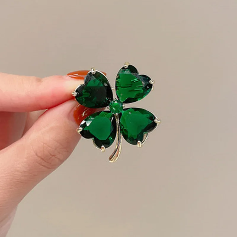 Clover Anti-Exposure Brooch Vintage Emerald Corsage Female Fixed Clothes Anti-Unwanted-Exposure Buckle Elegant Pin Light Luxury