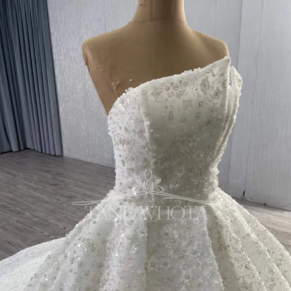 맞춤형 스트랩리스 민소매 웨딩 드레스 레이스업 백 스팽글 비딩 브라우트클라이더