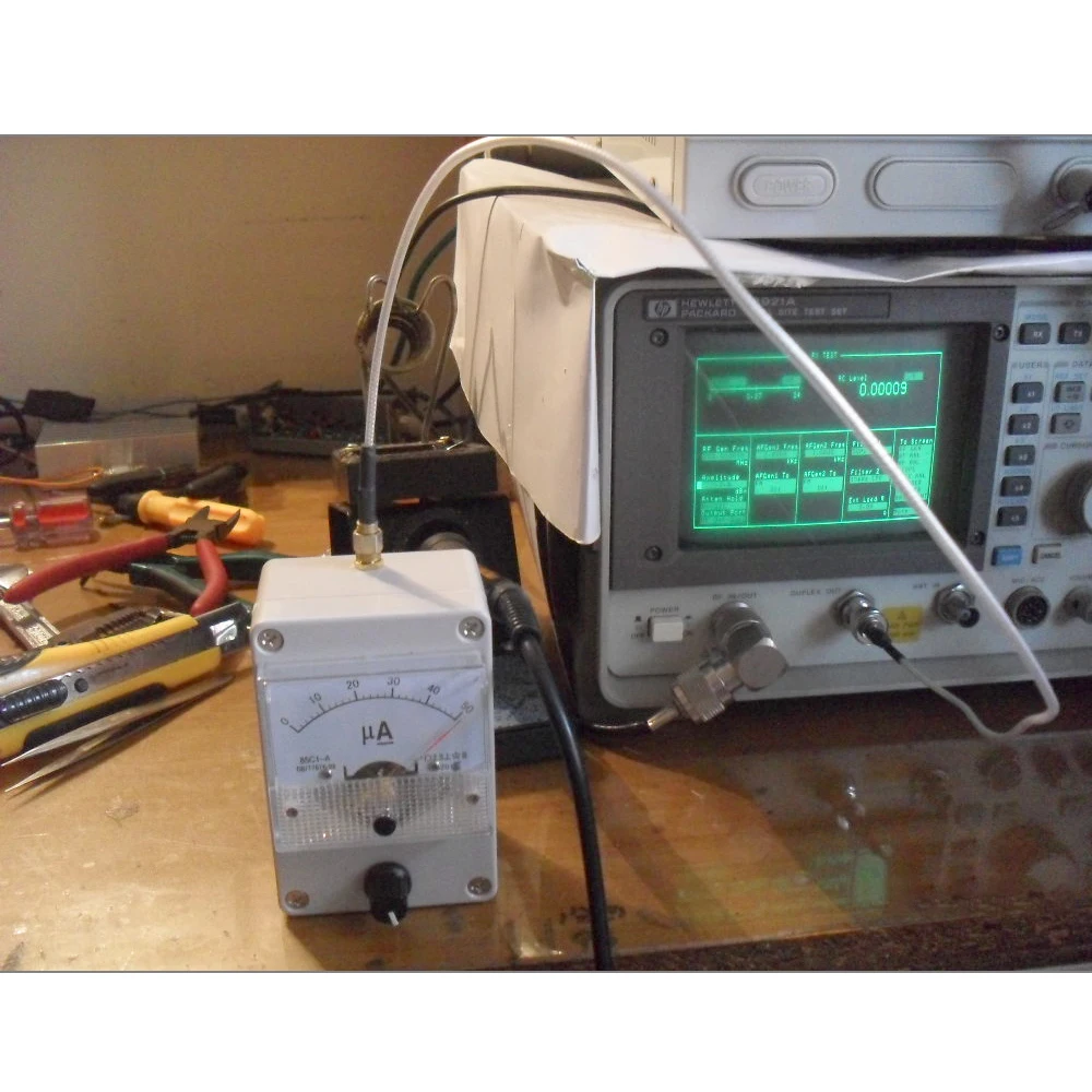 100K-1000MHz Veldsterkte Indicator Meter Hoge Gevoeligheid Verstelbare Pointer Amplitude RF Signaal Niveau Meter met Antenne