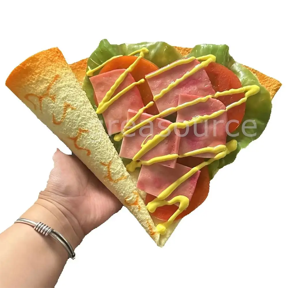 Modelo de comida de tocino, tiramisú, ventana abierta, exhibición, mayonesa, lechuga, sabor a sal, tomoto falso, rebanadas, decoración, salsa de fresa, alegría