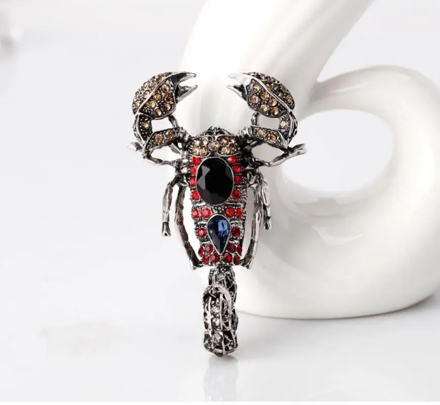 Retro Luxury Rhinestone Scorpion Insect Brooch For Unisex Crystal Scorpion Animal Lapel Pins Punk Style Accessories Jewely Gifts