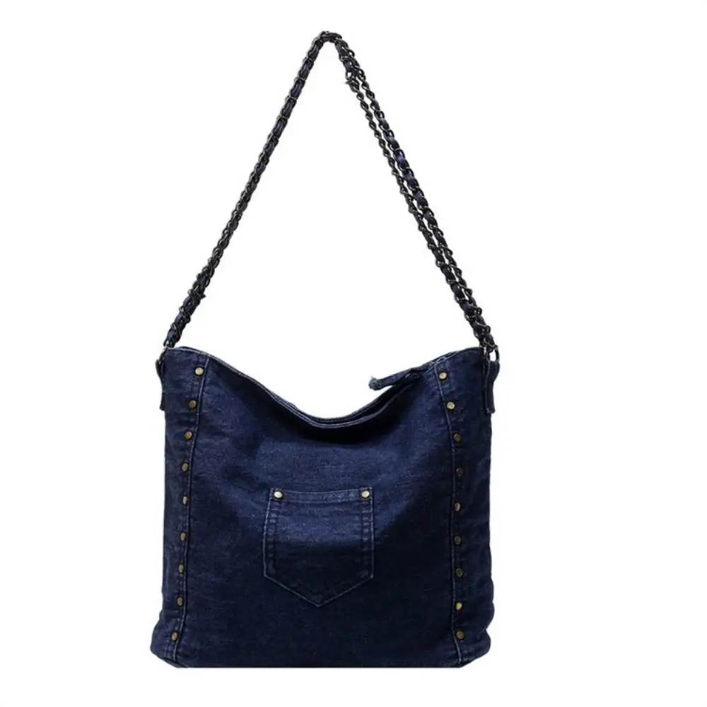 borsa-a-tracolla-da-donna-in-denim-lavato-con-catena-a-rivetti