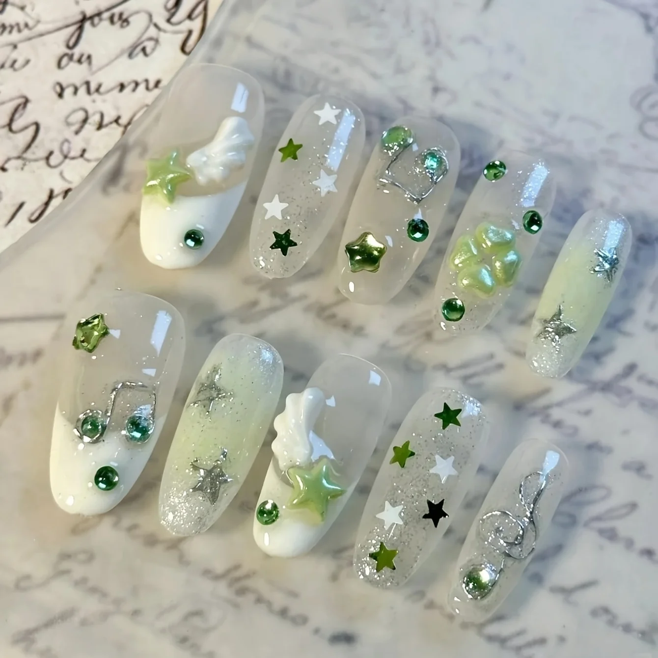 10 Pieces of Hand Pressed Oval Nails, Beautiful Fake Nails, Lime Gradient Note Star Wings, Suitable for Women to Use
