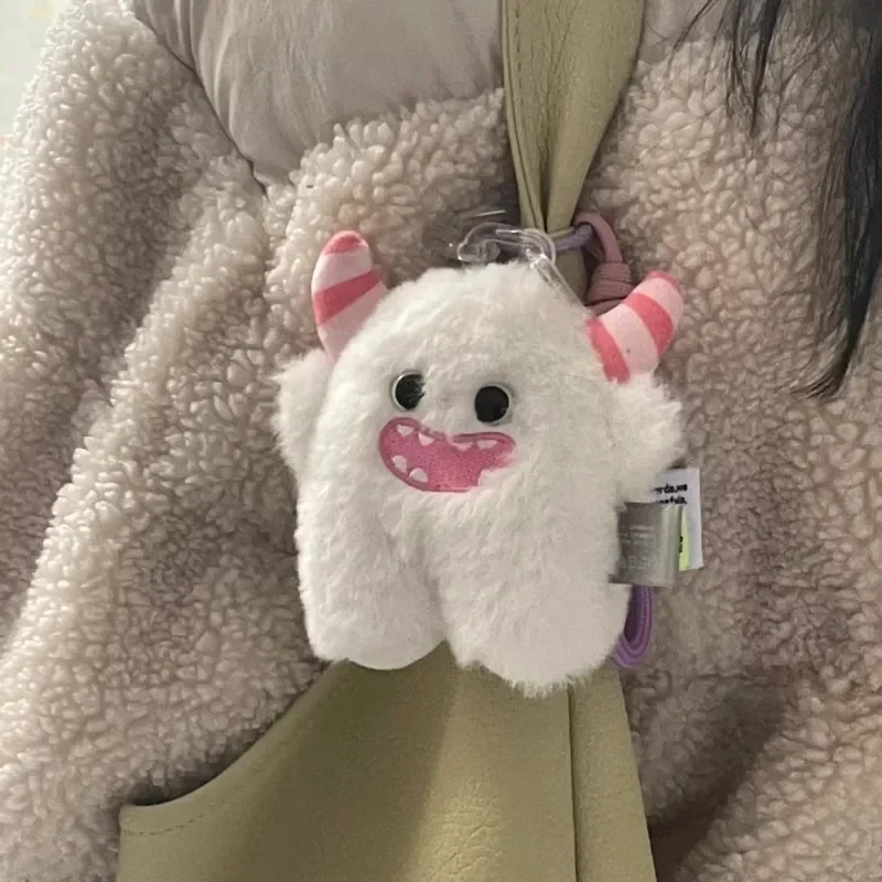 Porte-clés monstre des neiges en peluche, pendentif de poupée de dessin animé créatif pour filles, sac à dos amusant, breloque, housse pour écouteurs, accessoires