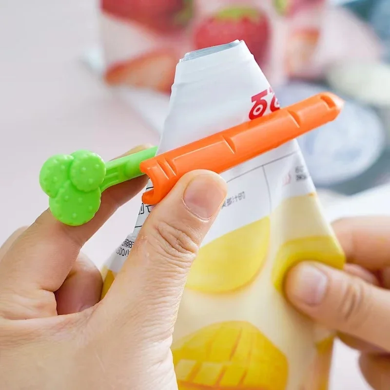 5pcs Bag Clips Portable Food Snack Bag Sealing Clamp Carrot Shape Food Fresh Keep Organizer Sealing Clips Kitchen Storage Tools image 4