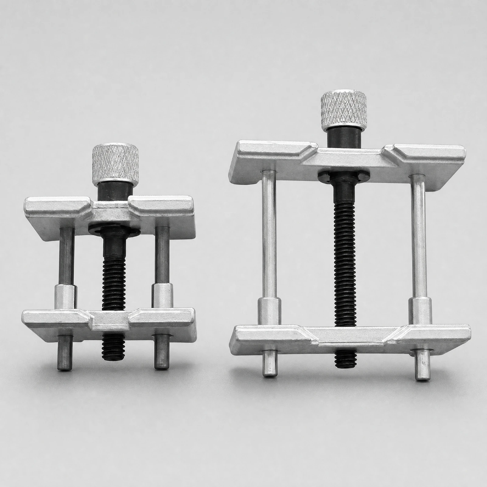 2 Pieces Watch Movement Holder Lightweight Adjustable Movement Holder with Knurled Knob Watchmaker Tool Practical Bench Vise