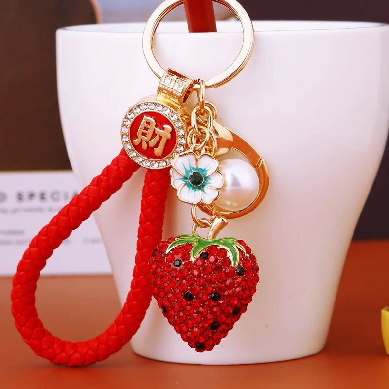 Lovely Red Strawberry Rhinestones Setting Keychains Kawaii Fruit Pendant Crystals Alloy Keyrings Cute Girl Woman Fashion Jewelry