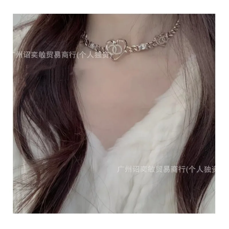 

Высококачественное ожерелье с двойным сердцем, женское универсальное колье с бриллиантами в форме сердца, цепочка на ключицу