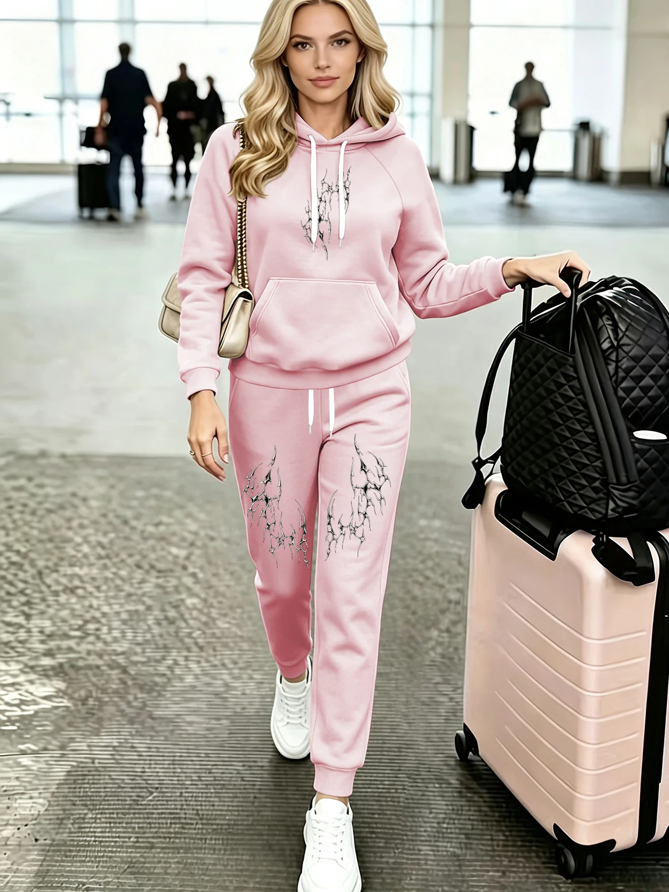 طقم نسائي مكون من هودي وبنطلون - مراجعة Winter Clothing Must Haves وسعره