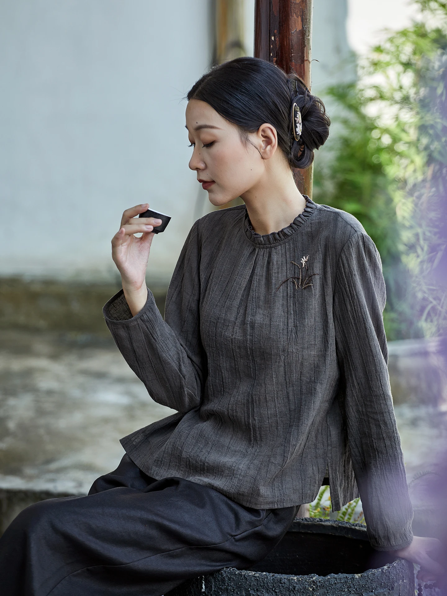 

Original Design Embroidered Cotton Linen irt Women's Faion 2025 New Sle Chinese Sle Breathable Long Sve irt