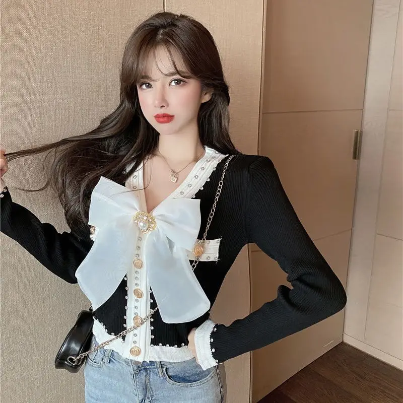 Sweet V-Neck Knitted Diamonds Spliced Beading Bow Shirts Women\'s Clothing 2023 Autumn Winter Loose Casual Tops Sweet Blouses