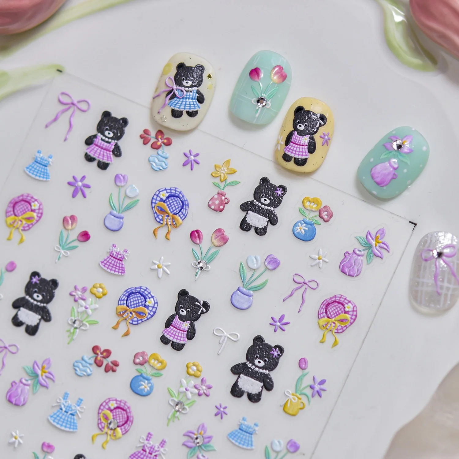 5D Süße Schwarze Bären-Nagelkunst-Sticker mit Kleid, Tulpen, Blumen, Hut, Schleife, Frühlingsgarten-Motiven, Süße Mädchen Selbstklebende Nagelsticker für Maniküre