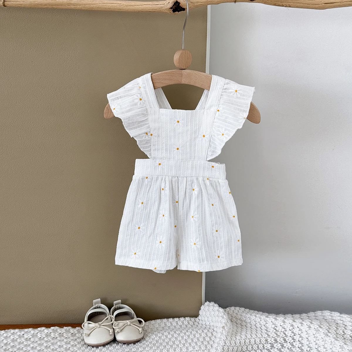 Spring/Autumn Style Baby Jumpsuit Daisy embroidery Breathable Comfortable Suspender Casual Beach Clothing Suitable for 0-3Y