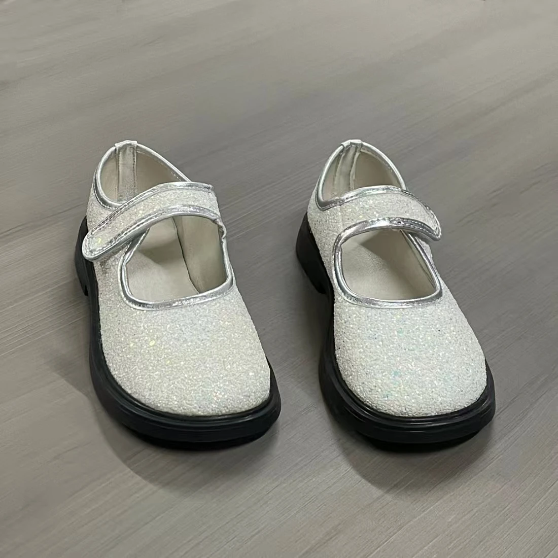 Jinyu Fashion Girls Leather Princess Shoes Sparkle Fashion Performance Dance Casual Attractive Children's Footwear Velcro