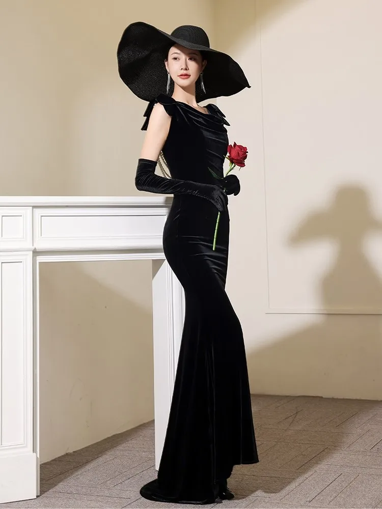 

A new black light luxury and niche Herben-style dress