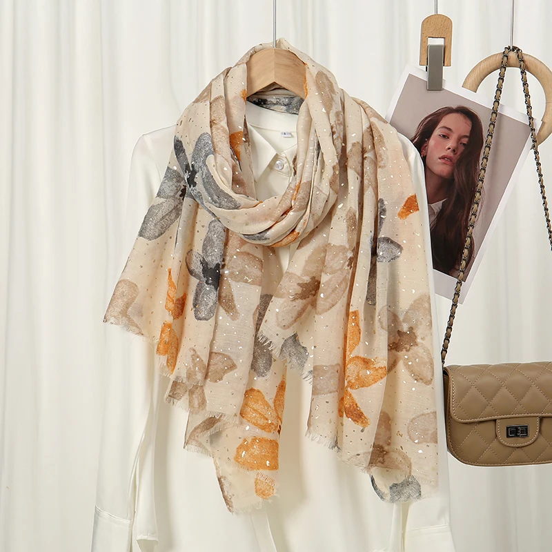 

Элегантный шейный платок с кисточками, новый стиль, шарф с золотыми цветами, Лидер продаж, пляжный Длинный солнцезащитный пиджак