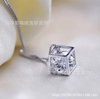 Bracelet Hand String Love Rubik's Cube Pendant Female Korean-Style Diamond-Encrusted Zircon Square Love Window Short Clavicle