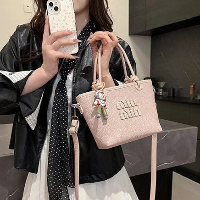 

Elegant Ladies Messenger Bag Crafted From Premium Leather Boasting Popular Elegant Style And Timeless Color Palette​