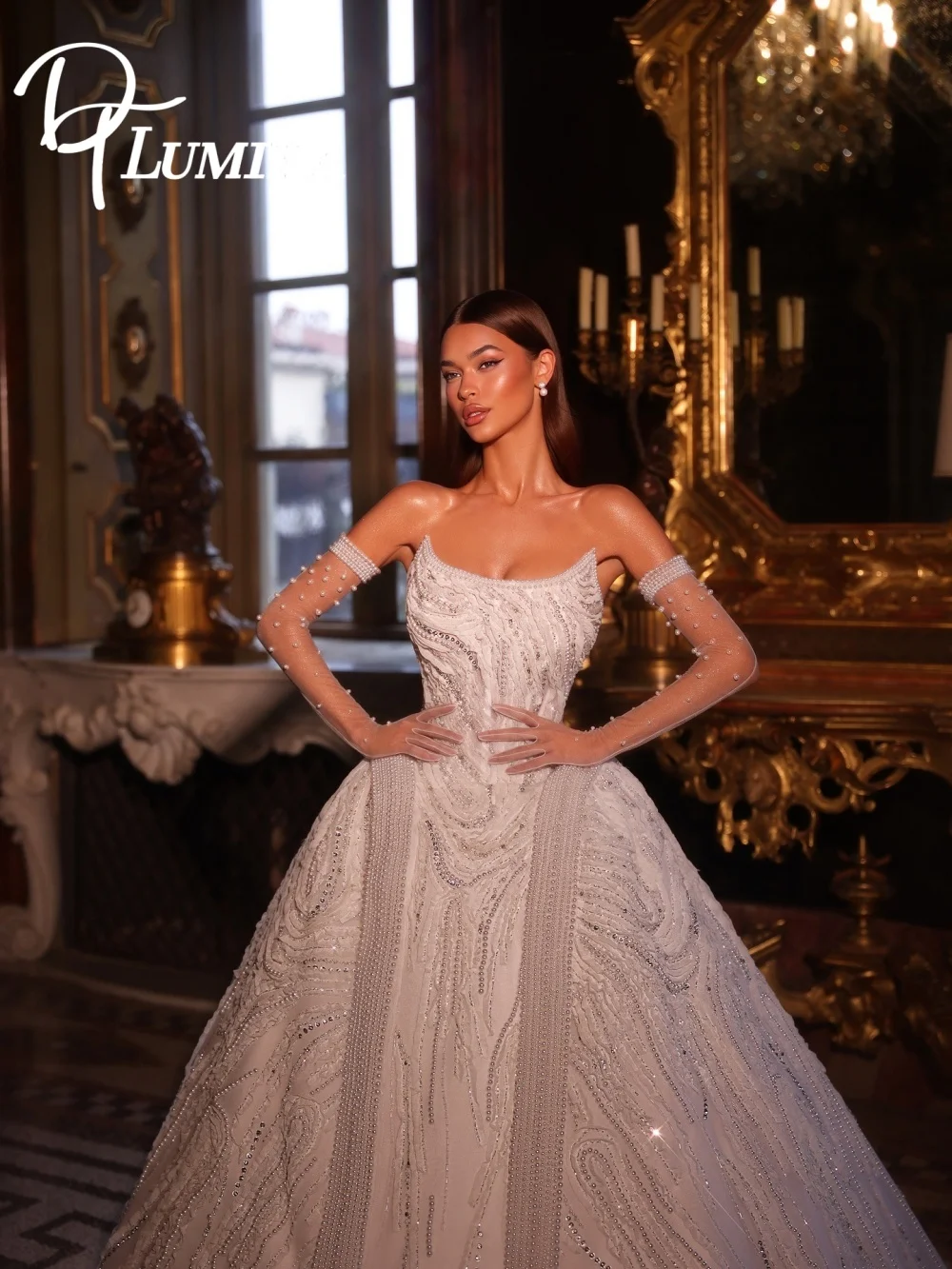 

Elegant Crystal Beaded Wedding Dress Glamorous Strapless Bridal Dress Dazzling Sheer NO Gloves Bridal Gown Vestidos De Novia