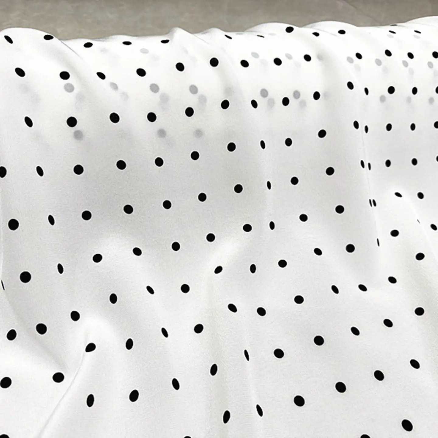 18 Momme White Base Black Polka Dot Wide Width Silk Crepe De Chine Mulberry Silk for Summer Dress Blouse