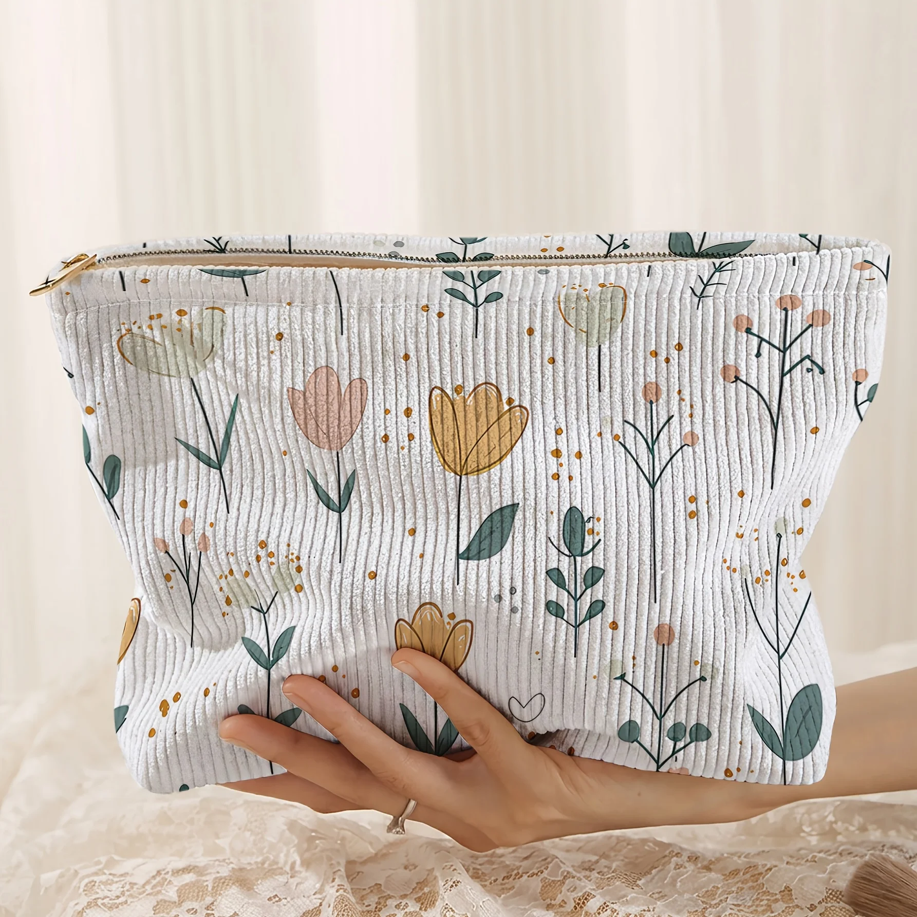 Cosmetic Bag Easy to Store Care Products, Cosmetics and Toiletries Travel Storage Hand-held Cosmetic Bag