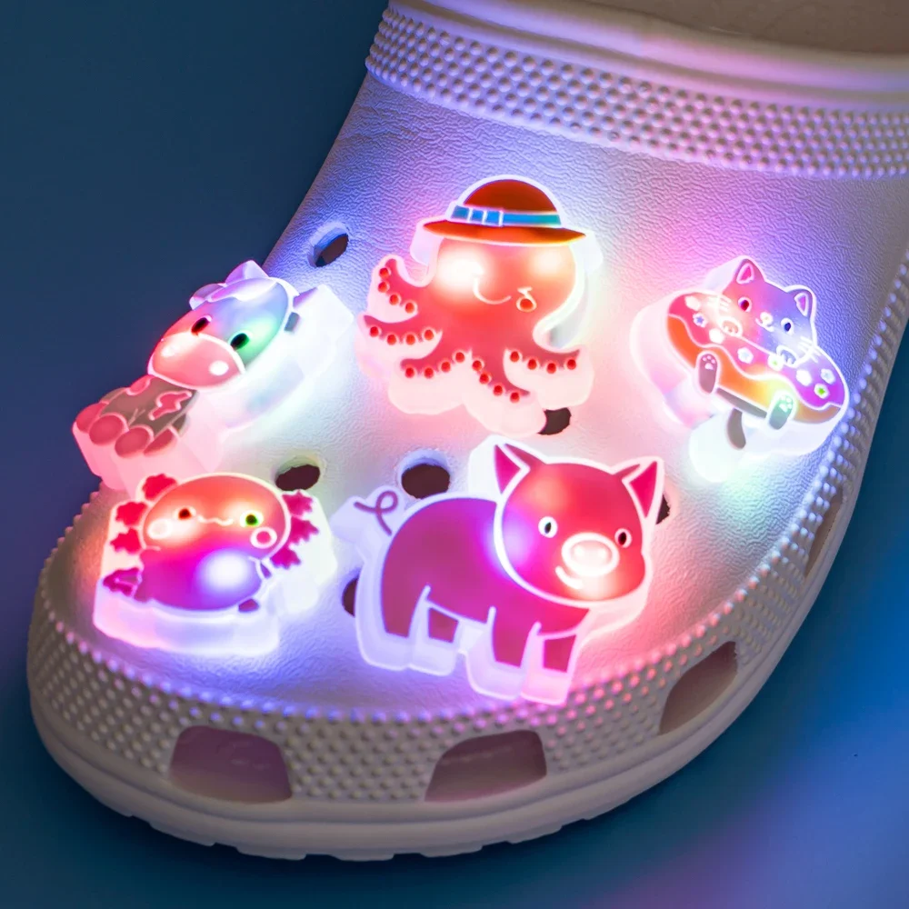 5 Stück LED-Schuhanhänger, Katzen, Hunde, Einhörner, beleuchtete Schuhdekorationen, Gamepad-Kameras, Diamant-LED-Pins für Frauen und Mädchen, Clog-Schnallen – Detail 14
