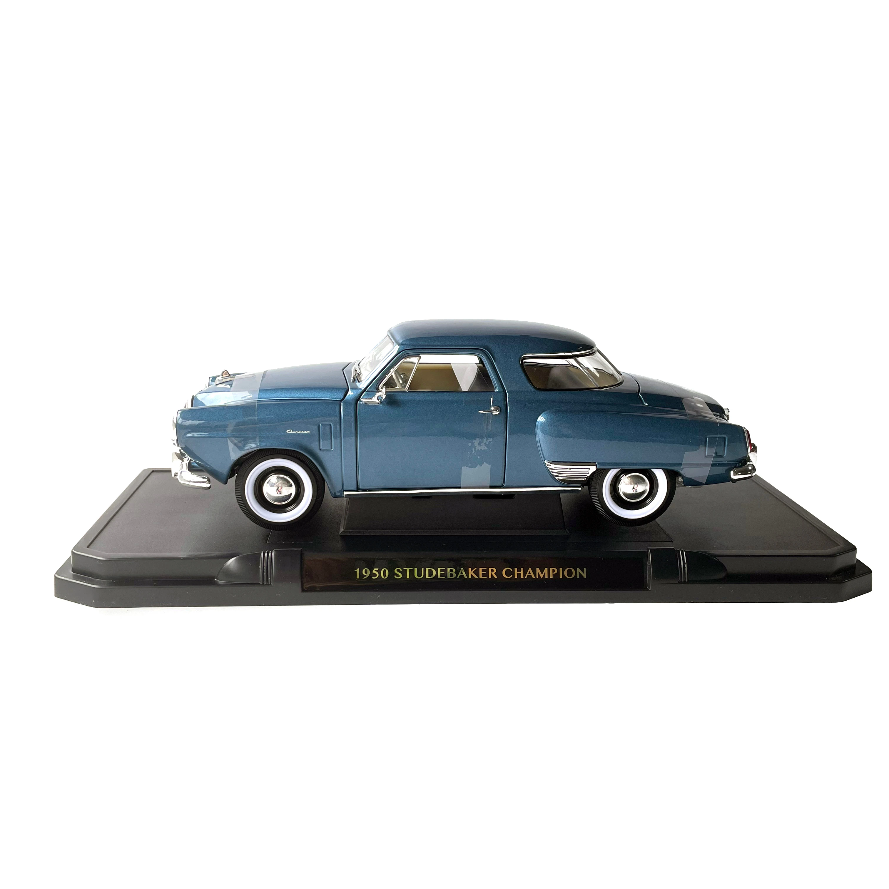 High Quality Die cast Zinc Alloy cars model 1/18 Scale 1950 Studebaker Champion Vintage Car Model with Stock.